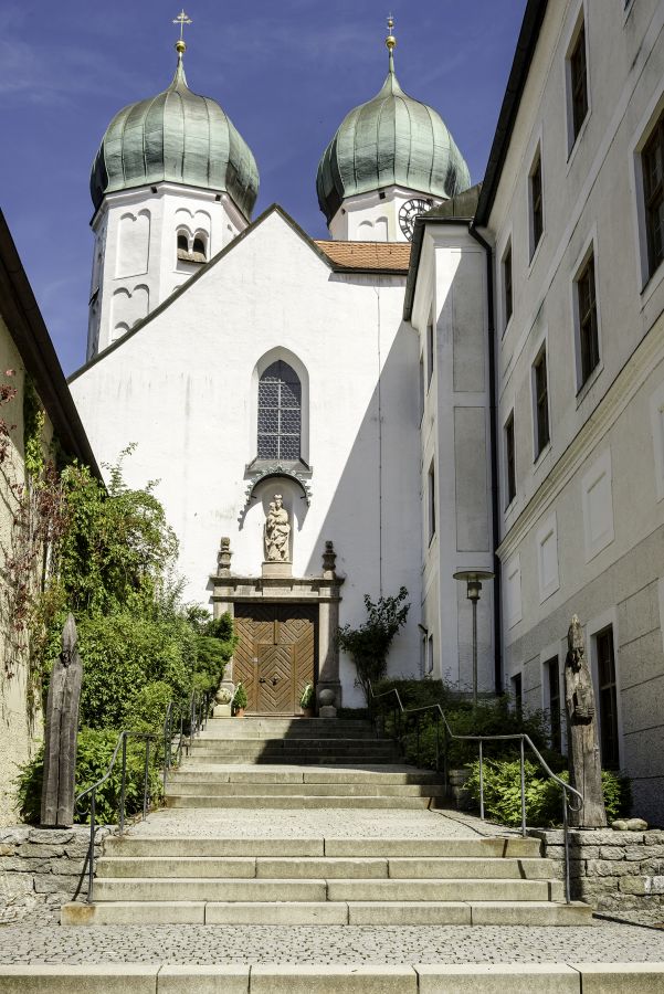 Außenansicht von Kloster Seeon