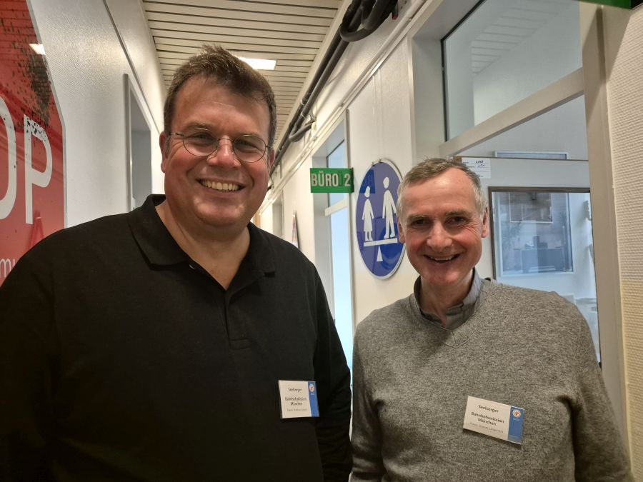 Diakon Matthias Scheidl (l.) und Pfarrer Eugen Strasser-Langenfeld