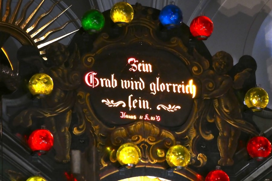 Sein Grab glorreich