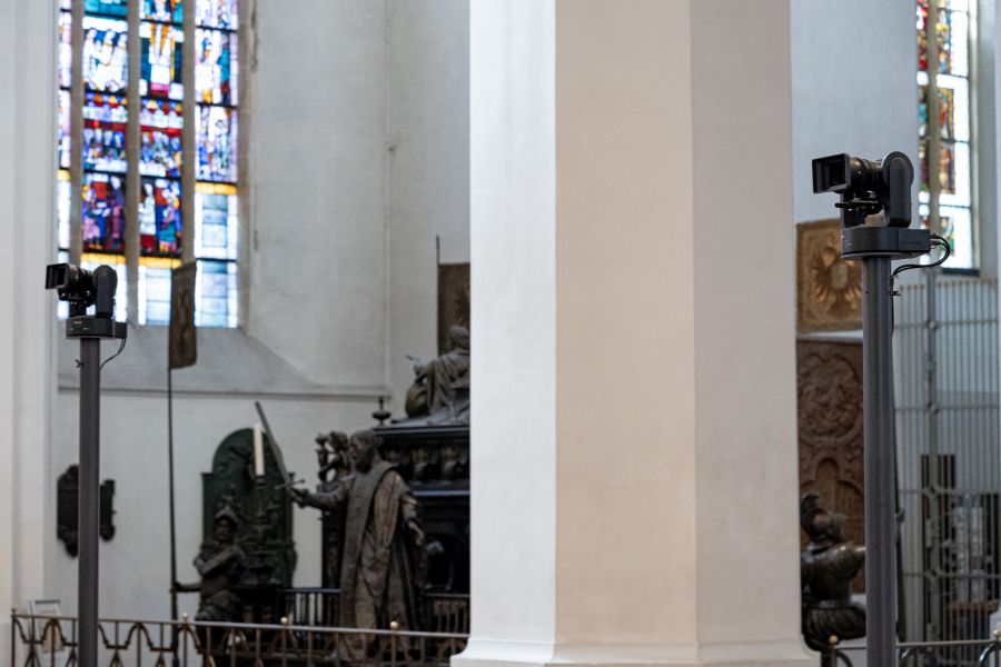 Zwei Kameras in der Frauenkirche