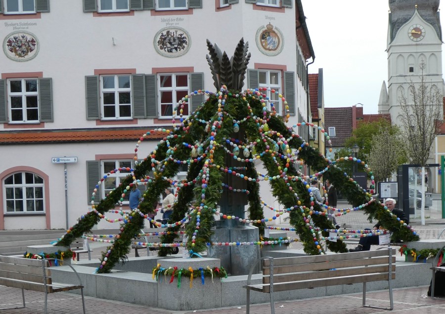 Osterbrunnen von Kolping Erding gestaltet 2025
