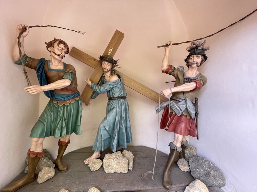 Jesus trägt das Kreuz