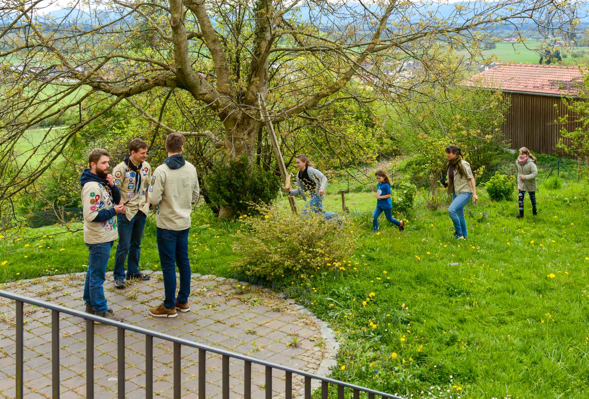 Ostereiersuchen im Pfarrgarten