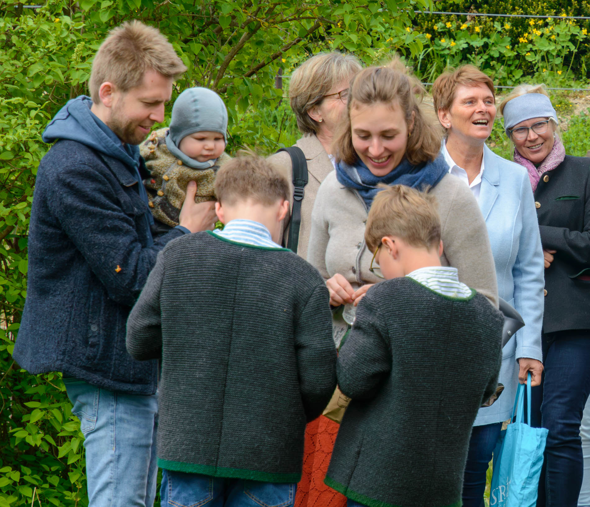 Ostereiersuchen im Pfarrgarten