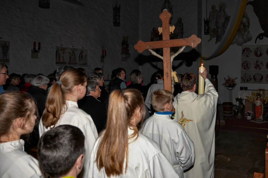 Osternacht_Weissbach_Einzug