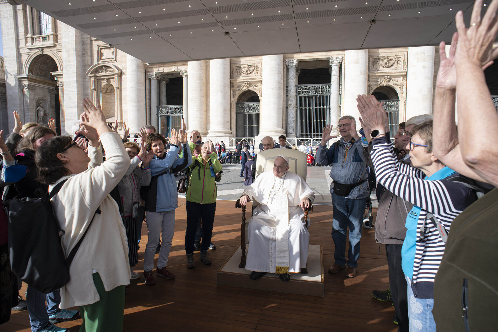Gehörlose gebärden bei Papst Franziskus