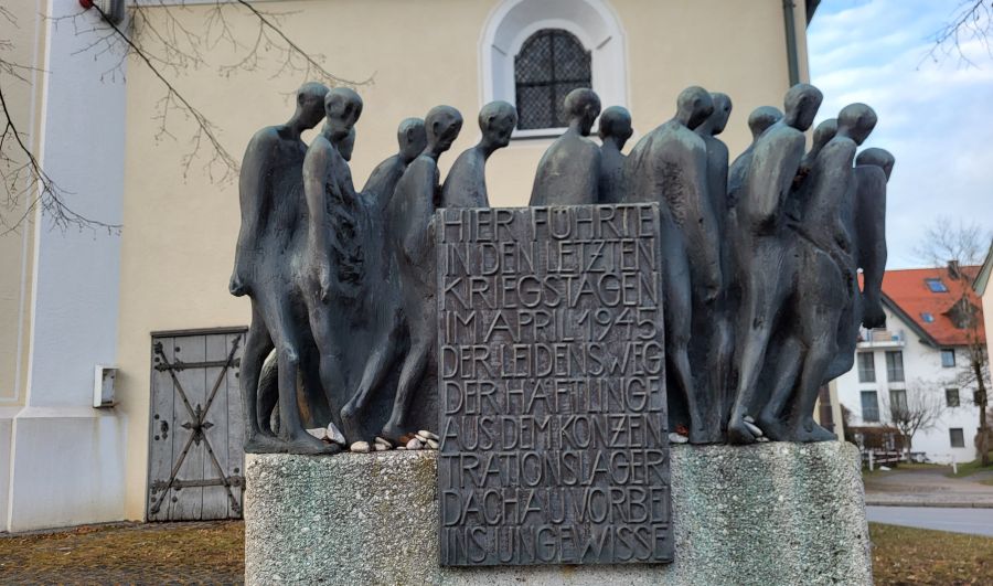 Gedenkstein an einen der durch Bad Tölz im April 1945 ziehenden Todesmärsche von Häftlingen aus dem KZ Dachau