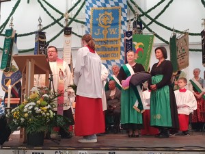 Zeltgottesdienst. Weihe des Fahnenbandes