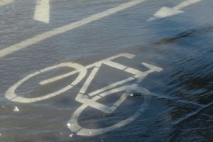 Fahrradpiktogramm auf Asphalt