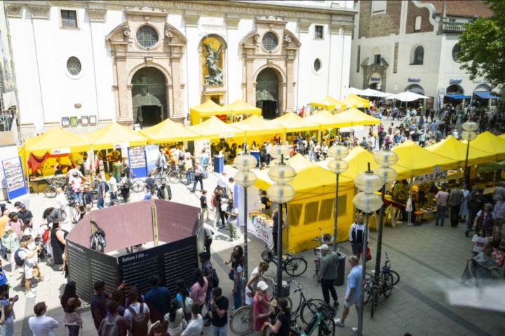 Bennofest in der Münchner Fußgängerzone 2024