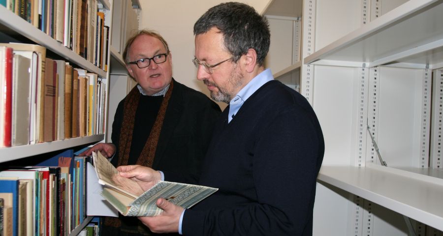 Dr. Florian Mayr (l.) und Dr. Roland Götz im Max-Eham-Archiv