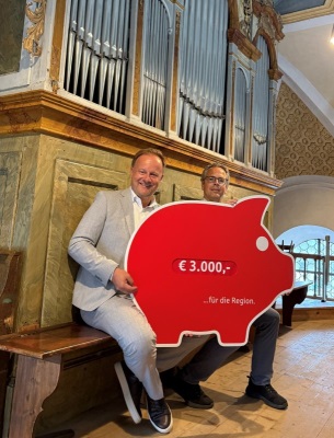 Spendenübergabe_Orgel_StraußdorfZS