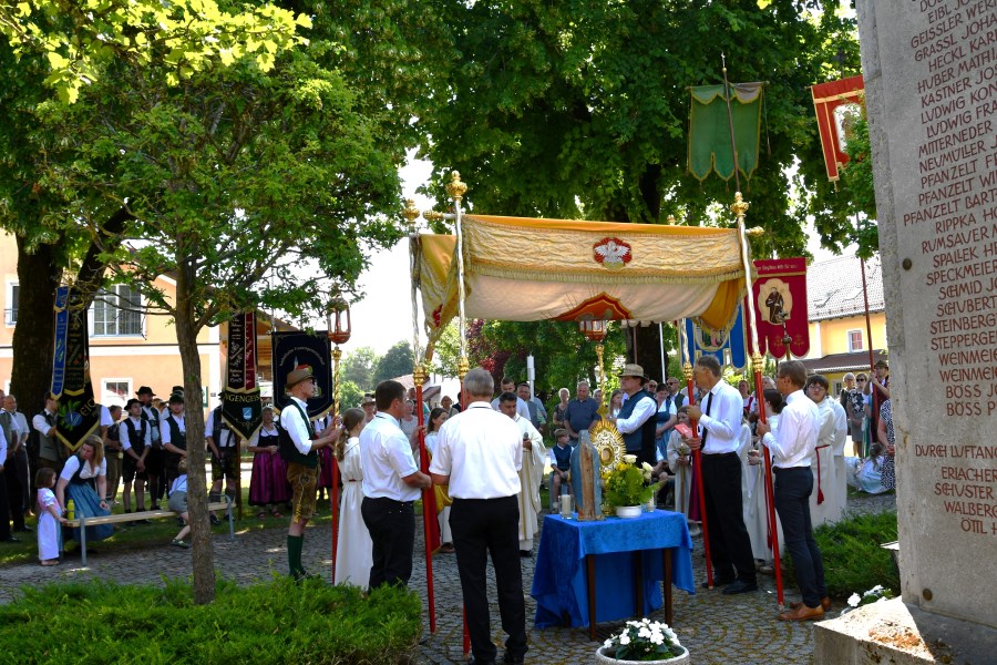 4. Altar