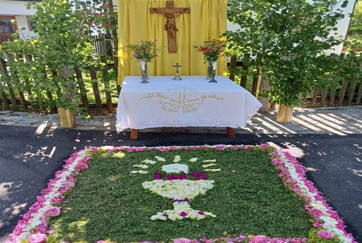 Altar u. Kelch