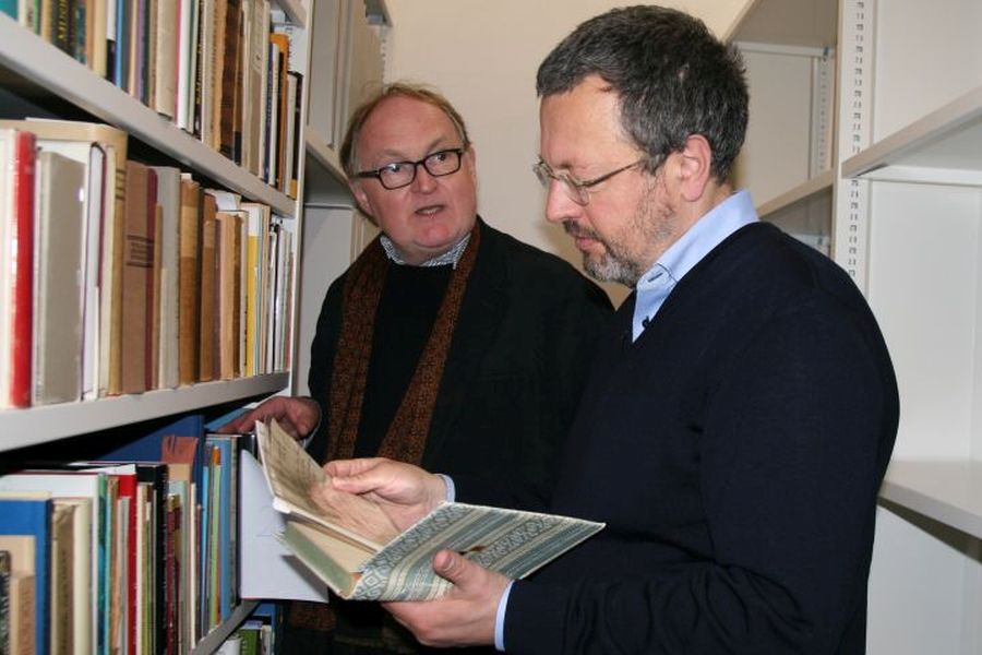 Dr. Florian Mayr (l.) und Dr. Roland Götz im Max-Eham-Archiv