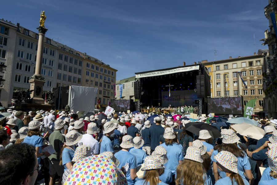 Abschlussgottesdienst des Pueri Cantores Festivals auf dem Marienplatz