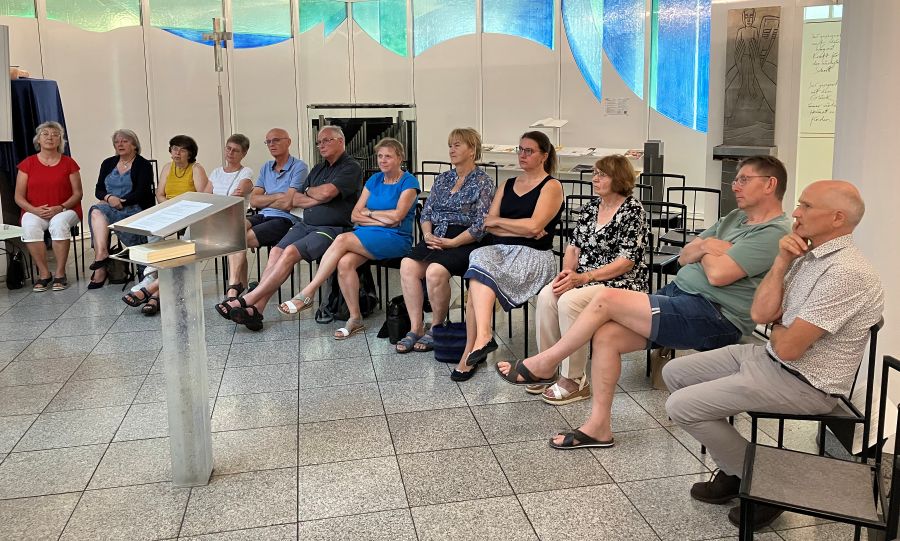 Besuch einer Gruppe der Bäuerlichen Familienberatung bei der Flughafenseelsorge im Münchner Flughafen