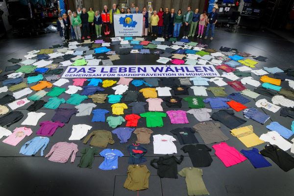 207 T-Shirts für 207 Suizide in München