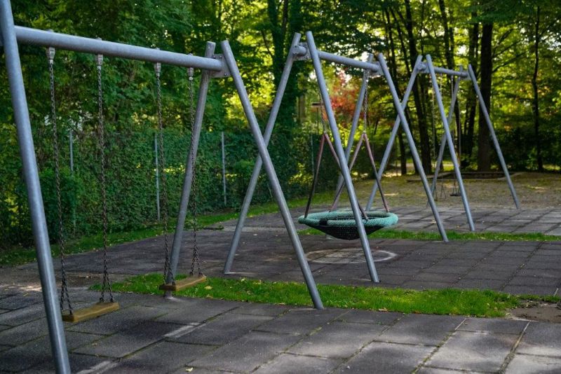 Schaukeln im Garten der Kita St. Markus