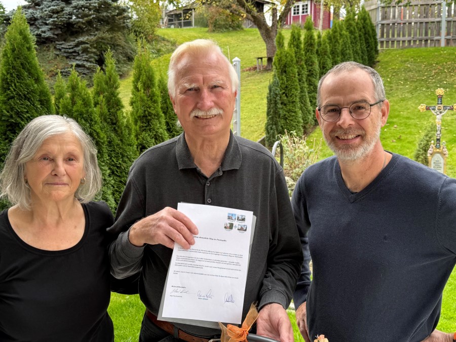 Taufkirchen, Bauer, Geschenkübergabe