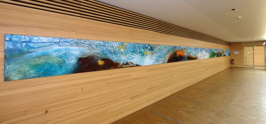 Fries "Alpha und Omega" in der Pater-Rupert-Mayer-Volksschule in Pullach