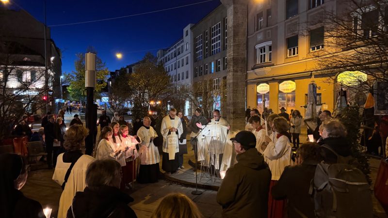 Gebet vor der Mariensäule