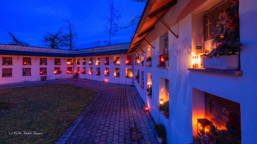 Allerheiligen_2025_Fuermann_Urnenwand