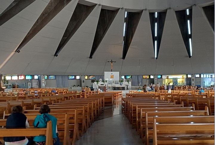 Kirche Maria delle Lacrime innen