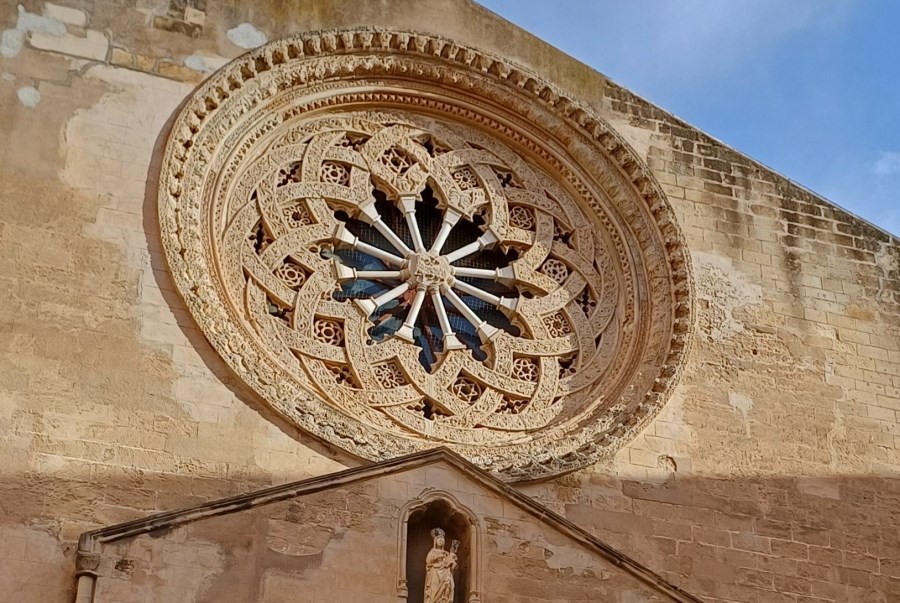 Trapani, Rosette mit arabischen, jüdischen und christlichen Elementen