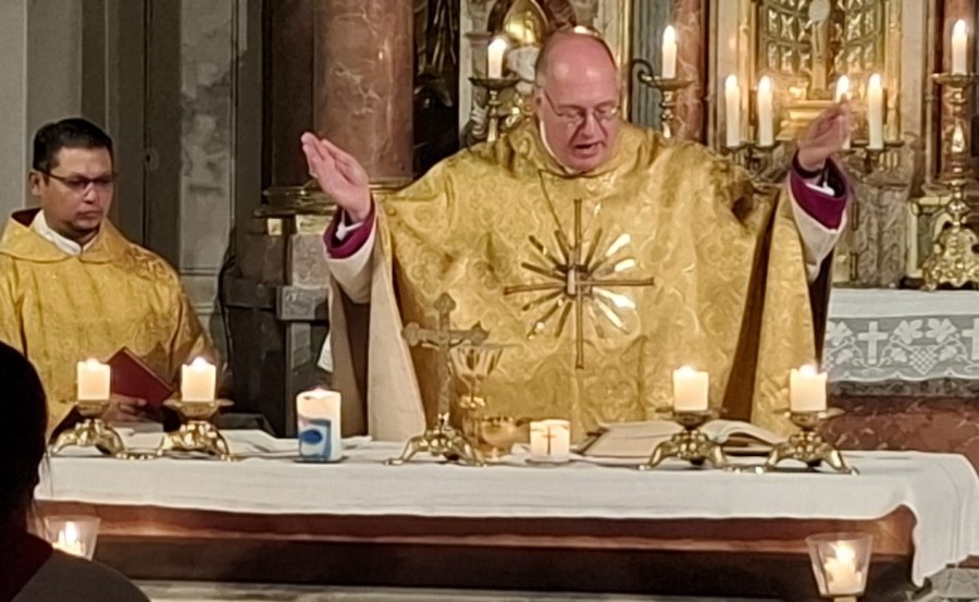 Pater Bimo und Weihbischof von Stolberg