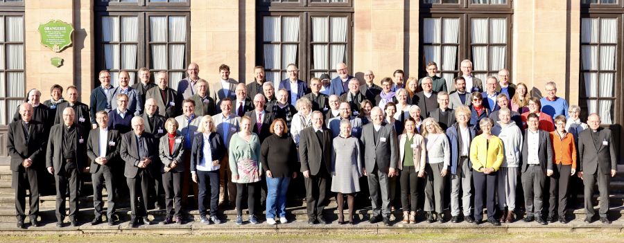 Gruppenfoto der Mitglieder der Synodalen Ausschusses in Fulda