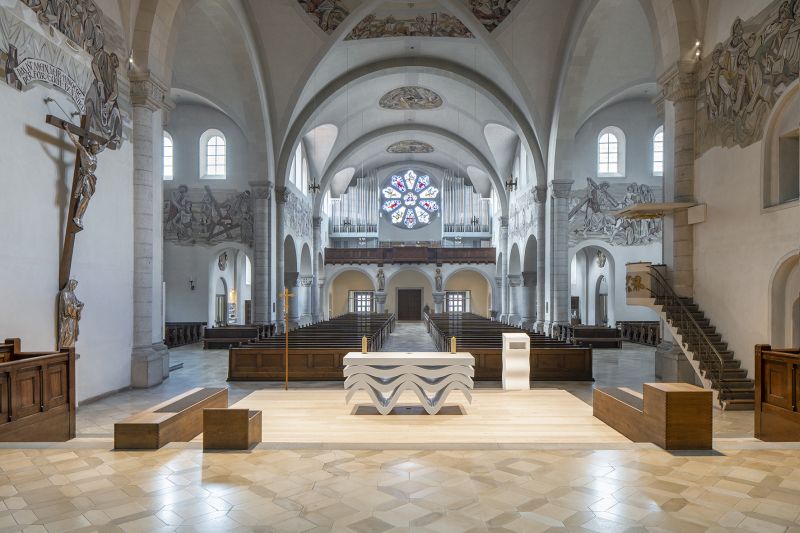 Neuer Altar von hinten