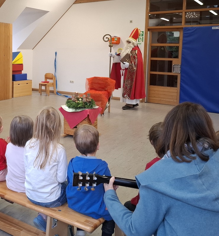 Der Nikolaus kommt ins Kinderhaus