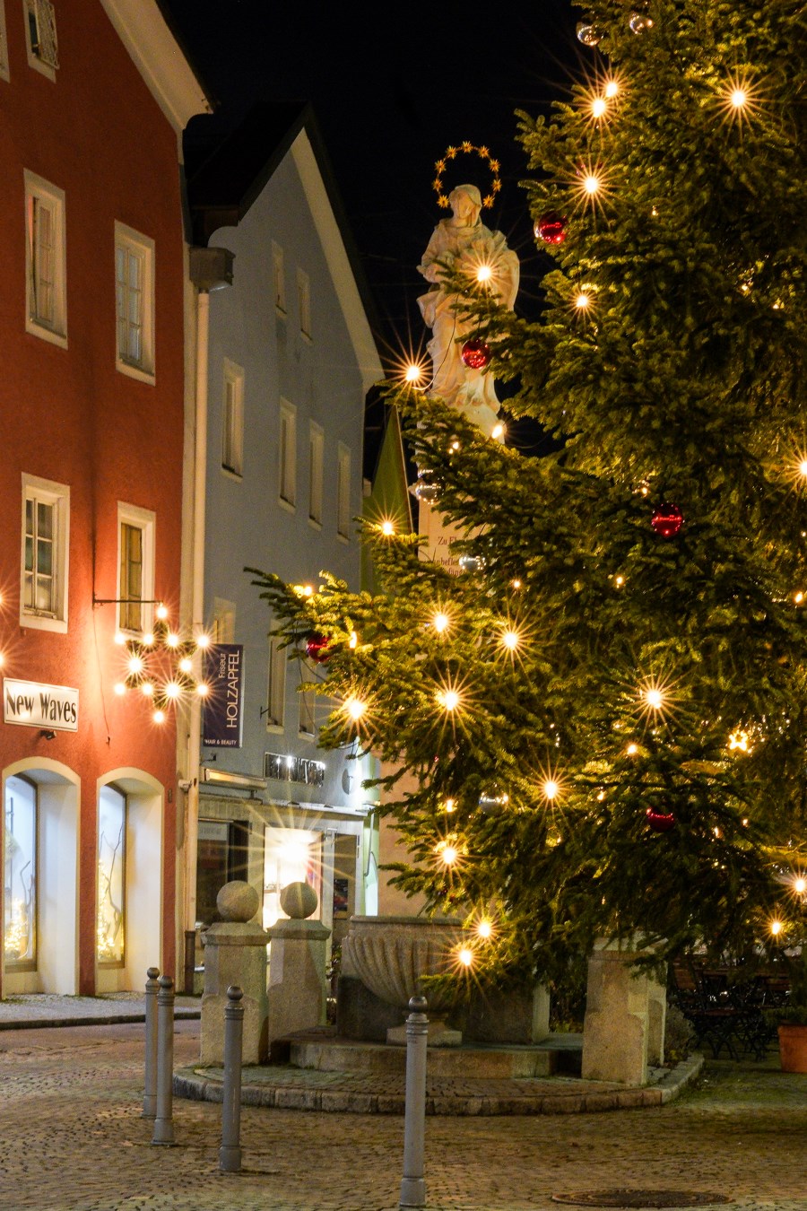 Christbaum an der Mariensäule Waging