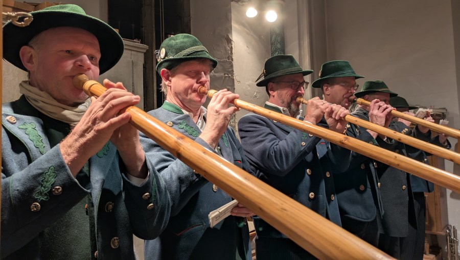 Alphornblaeser_Neujahr