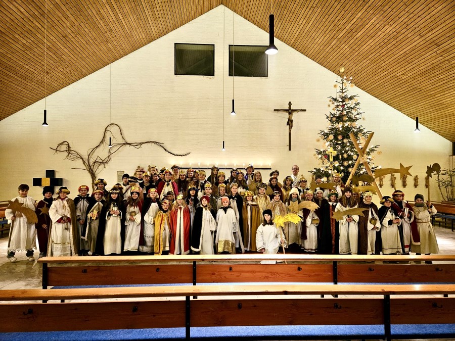 Die Sternsinger bei der Aussendung