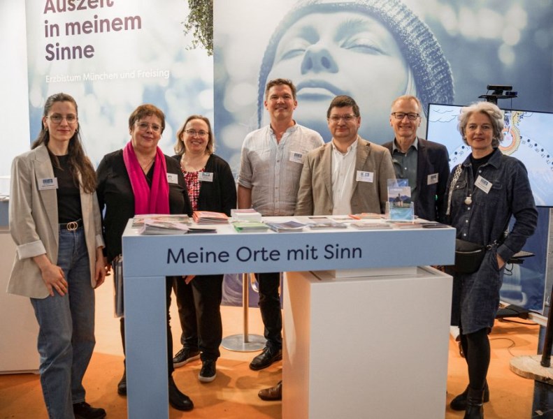 Stand des Erzbistums auf der Freizeitmesse f.re.e 2025 in München