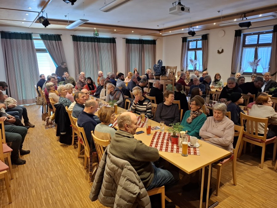 Taufkirchen, Hofkirchen, Filmvorführung PGR