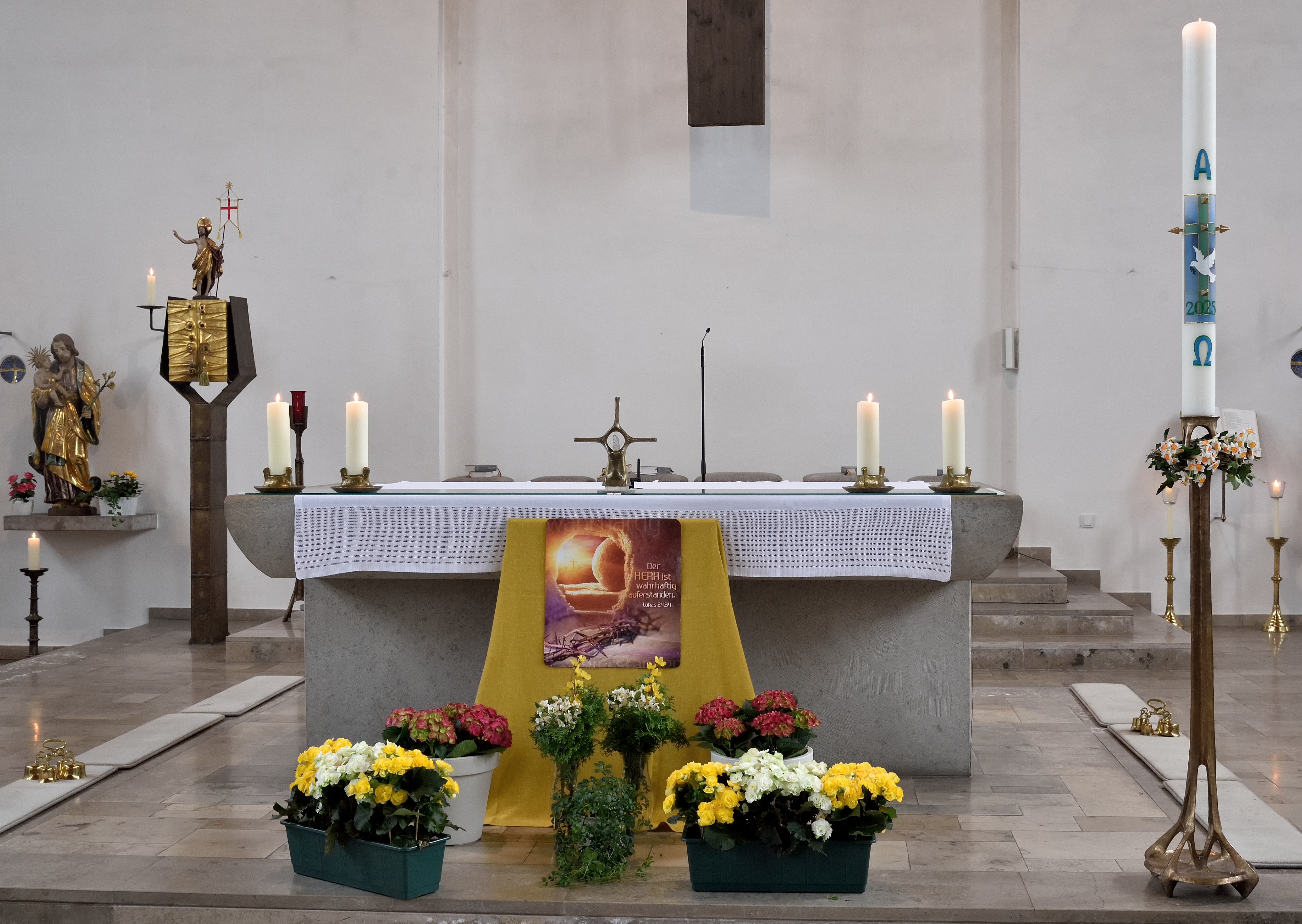 Das Altarbild, von unserer Mesnerin Agnes Benda liebevoll gestaltet