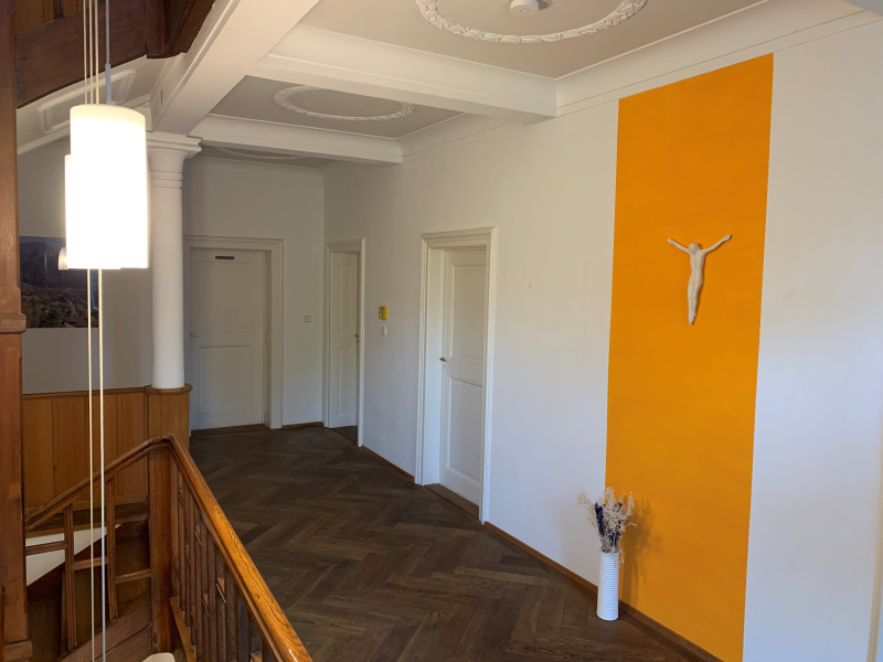 Blick in das 1. Obergeschoss des Pfarrhauses Maria Schutz