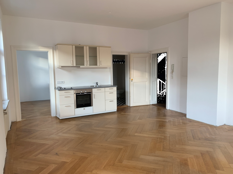 Hauptraum der Wohnung im 1. OG des Pfarrhauses Maria Schutz mit Blick ins Bad und ins Schlafzimmer