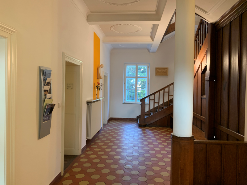 Blick in den Flur das Pfarrhauses Maria Schutz