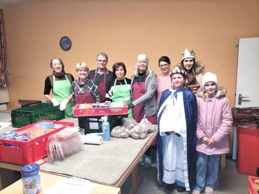 Sternsinger besuchen die Traunsteiner Tafel