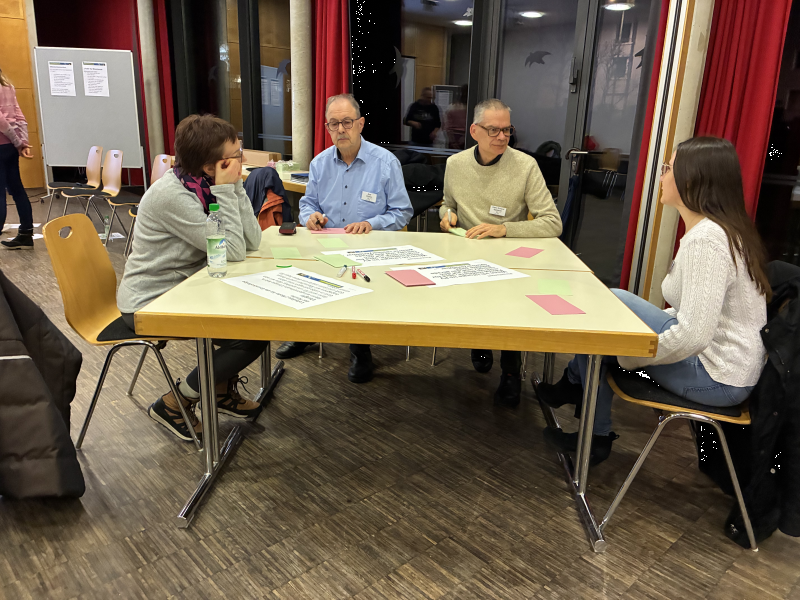 Einzelarbeit am Gruppentisch