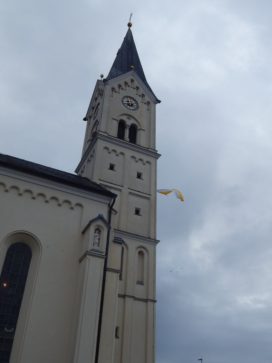 Bild vom Kirchturm von St. Nikolaus am Jubiäumstag 7. Dezember.
