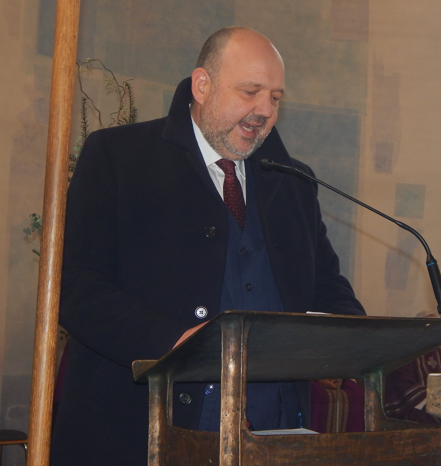 Bürgermeister Maik Krieger mit den Grußworten zum Jubiläum der Pfarrei St. Nikolaus, Garching