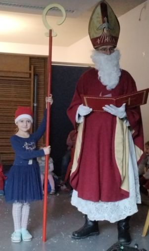 Sankt Nikolaus besucht das Kinderhaus