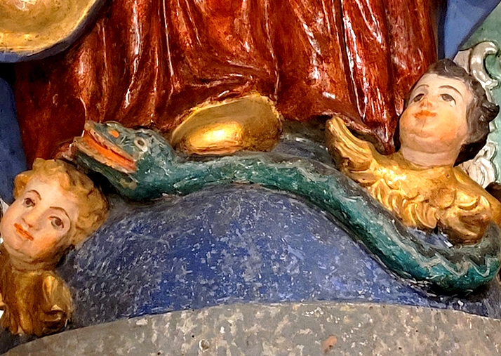 Schlange in der Pfarrkirche Babensham